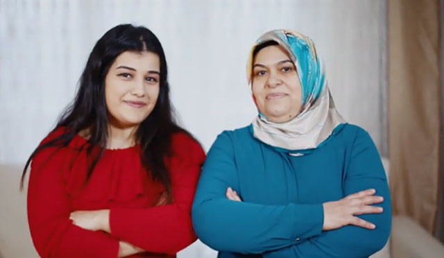 Zuhal Topal'la Sofrada Azerbaycanlı gelin Nöğreste'ye bakın Ruhşan kaynana kimdir  - Resim: 2