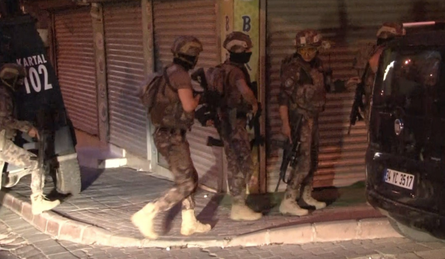 İstanbul'da çok sayıda adrese 'siber suçlar' operasyonu - Resim: 0