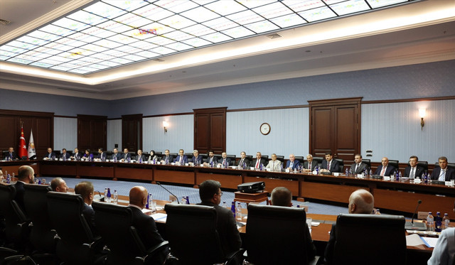 Cumhurbaşkanı Erdoğan AK Parti Ankara İl Teşkilatı ve ilçe belediye başkanları ile görüştü - Resim: 0