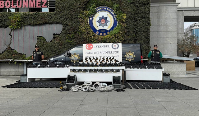 İstanbul'da silah kaçakçılığı operasyonu! Ele geçirilenler şaşırttı - Resim: 0