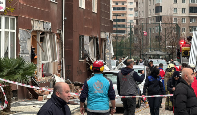 İstanbul'da 14 katlı binada patlama! 1 kişi öldü, 3 kişi yaralandı - Resim: 2