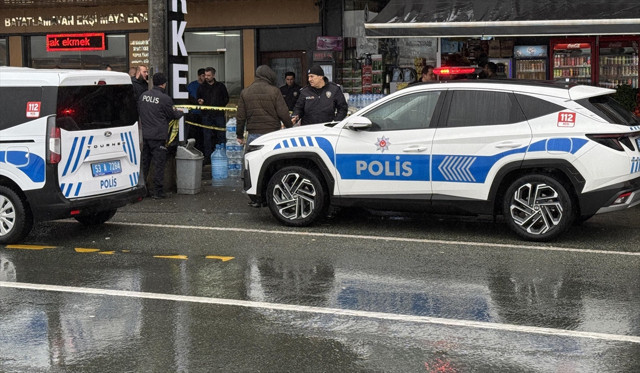 Rize'de markette kan aktı! Bir kadın tartıştığı çalışanı silahla vurup kaçtı - Resim: 1