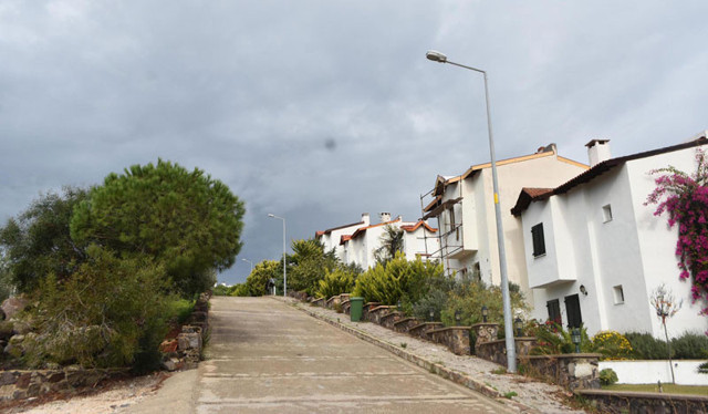 CHP'li Aykut Erdoğdu'nun Çeşme'deki villası mühürlendi - Resim: 0