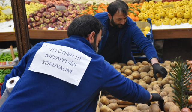 Sivas'ta manav reyonunda çalışan adam canlı mesafe uyarıcısı oldu - Resim: 0