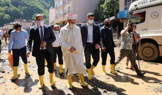 Diyanet İşleri Başkanı Ali Erbaş Giresun'daki selde hasar gören camileri inceledi - Resim: 0