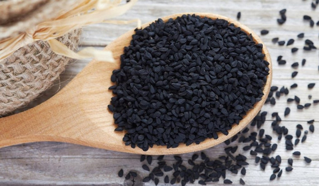 Çörekotunu hap gibi yutmanın şifasına bakın! Özellikle basuru olanlara çok faydalı - Resim: 0