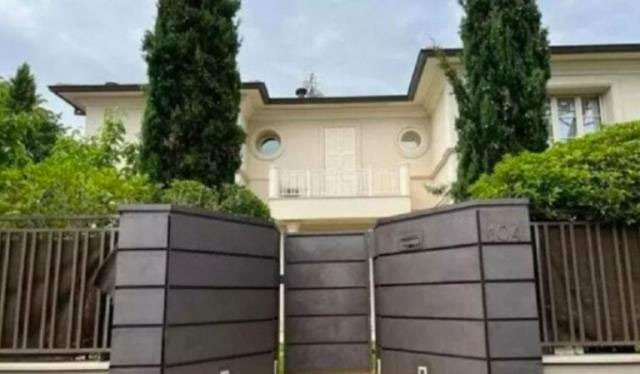 İtalyan basınından gündemi sarsan iddia: Zelenki İtalya'daki lüks villasını Ruslar'a kiraladı - Resim: 0