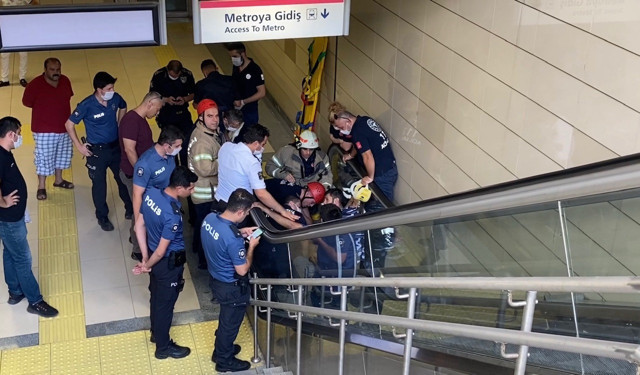 İstanbul Kartal'da 7 yaşındaki kızın saçları yürüyen merdivene sıkıştı - Resim: 0