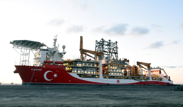 Kanuni sondaj gemisinde kule montajı başladı - Resim: 0