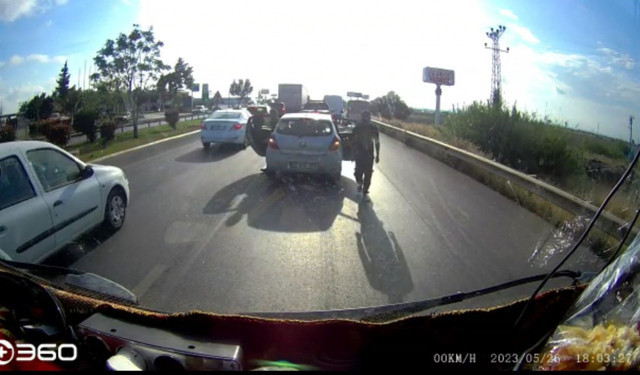 Önünü kesip araçtan indiler, eşi ve çocuğunun yanında tehdit ve küfürler yağdırdılar - Resim: 0