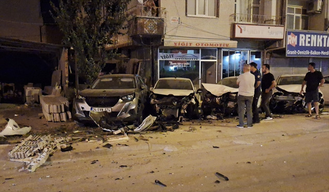 Samsun'da alkollü sürücü dehşeti! Galerinin önündeki araçlar kullanılamaz hale geldi - Resim: 1