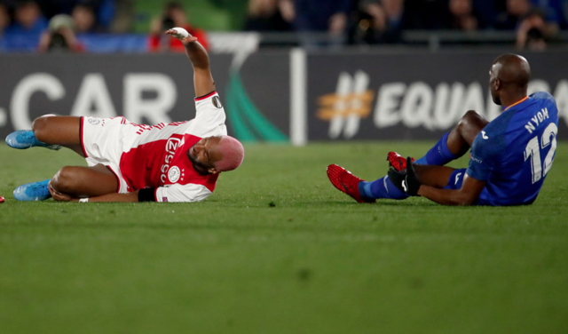 Ryan Babel rakibini taklit etti geceye damga vurdu - Resim: 0