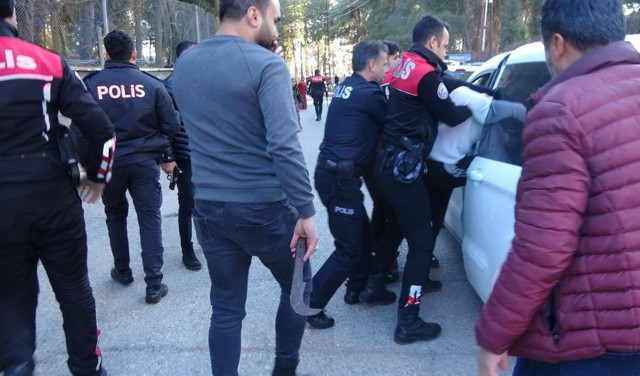 Adıyaman'da iki aile birbirine girdi! Palalı, satırlı kavgada çok sayıda gözaltı var - Resim: 3