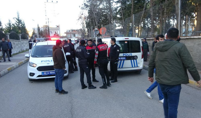 Adıyaman'da iki aile birbirine girdi! Palalı, satırlı kavgada çok sayıda gözaltı var - Resim: 4