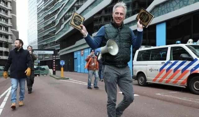 Türkiye'den Hollanda'daki çirkin saldırıya sert tepki! Büyükelçi Dışişleri Bakanlığı'na çağrıldı - Resim: 1