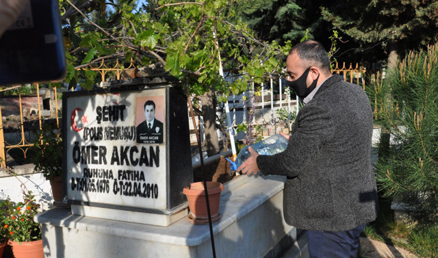Gaziantep'te şehit oğlunun mezarına gidemedi diğer oğlu acısını hafifletti - Resim: 2