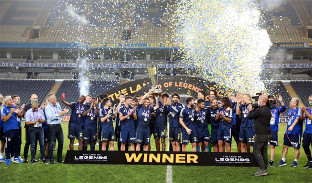 Fenerbahçe'de Emre Belözoğlu bilmecesi! O karede neden yok - Resim: 1