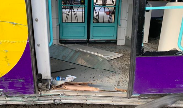 Kabataş'ta korkunç tramvay kazası! Raydan çıktı yaralılar var - Resim: 2