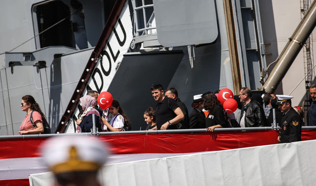 TCG Anadolu gemisine ziyaretçi akını: 5 günde 61 bin 231 kişi ziyaret etti! - Resim: 1