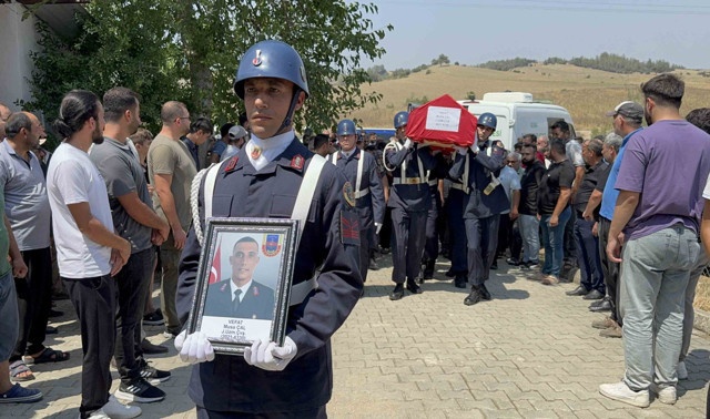 Adana'da nehirde boğulan uzman çavuşun cenazesi defnedildi - Resim: 1