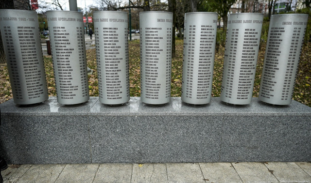 Sırbistan Cumhurbaşkanı Vucic hakkında Bosna Savaşı'nda insan avına katılan keskin nişancıydı iddiası - Resim: 0