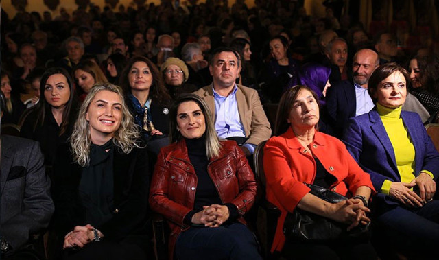 Ahmet Hakan'dan Altaylı'ya 'Sen de Demirtaş'a saz çaldırdın' tepkisine yanıt - Resim: 0