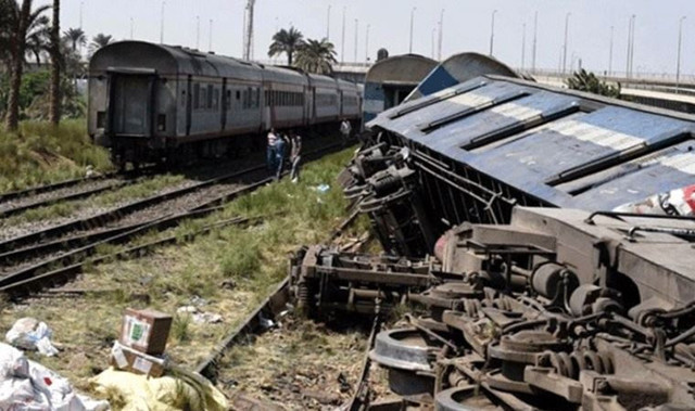 Mısır'da korkunç tren kazası: 32 ölü, onlarca yaralı - Resim: 0