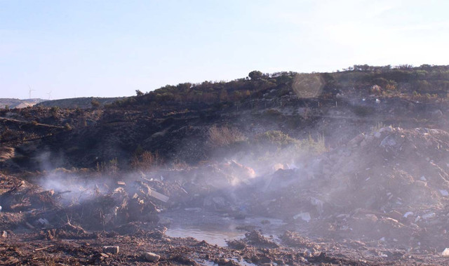 Çeşme yangınında ikinci gün! Rüzgar türbinleri işi zorlaştırdı! İki kişi gözaltında - Resim: 0