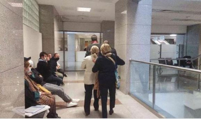 Çarşaflı kadınlara 'gericisiniz pis araplar' diyen kadının cezası belli oldu! Duruşmada çark etti - Resim: 0