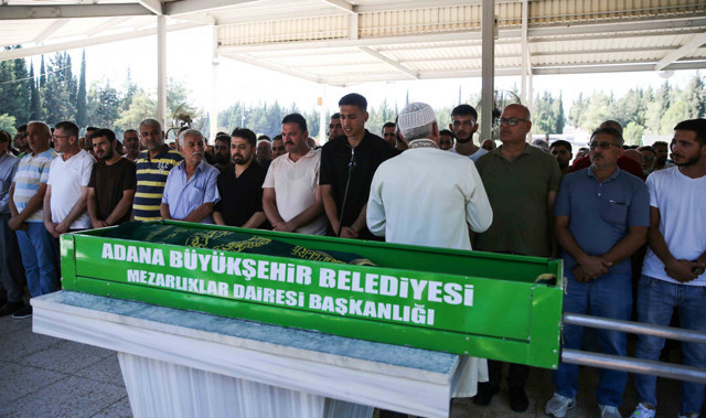 Fenerbahçe'nin kalecisi İrfan Can Eğribayat'ın babasının cenazesi defnedildi - Resim: 1