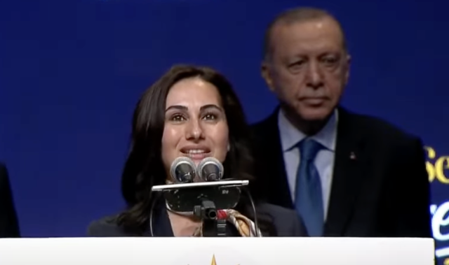 Özlem Vural Gürzel AK Parti'ye katıldı! Rozetini Cumhurbaşkanı Erdoğan taktı - Resim: 1
