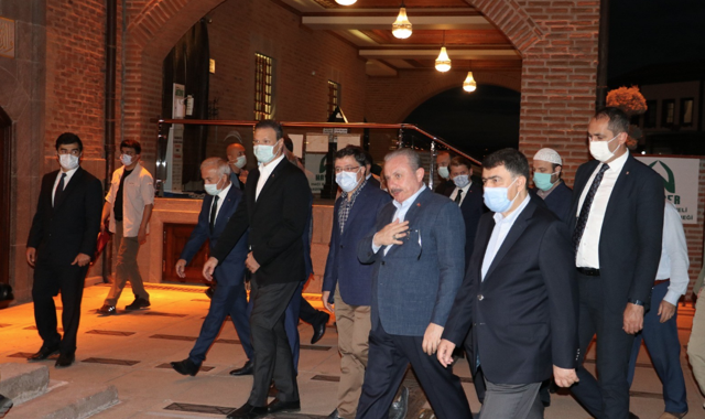 Yeniden TBMM Başkanı seçilen Şentop, Hacı Bayram Veli Camisi'nde namaz kıldı - Resim: 0