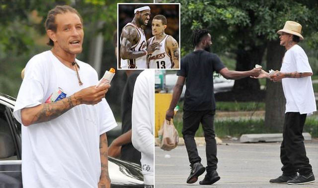LeBron James'in eski takım arkadaşı dilencilik yaparken görüntülendi - Resim: 1