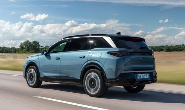 Peugeot yeni e-5008 ödül aldı menzili dikkat çekti - Resim: 0