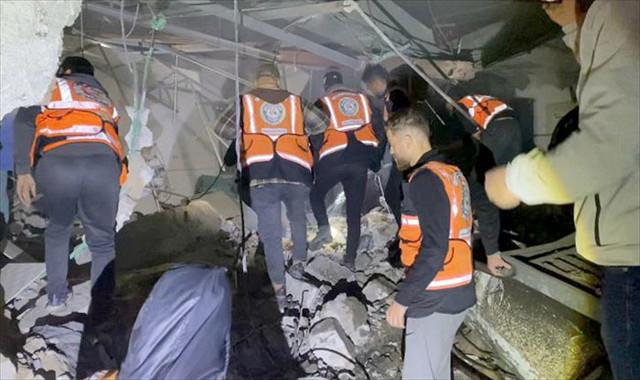 İsrail ordusu, Gazze'deki El-Ehli Baptist Hastanesi'ne hava saldırısı düzenledi - Resim: 0