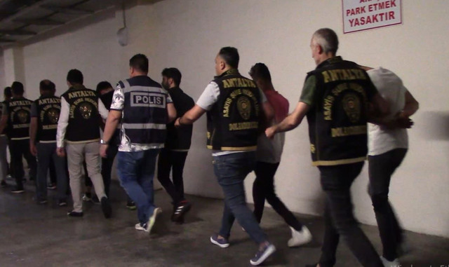 10 ilde 2 milyon TL'lik 'sanal arkadaşlık sitesi' operasyonu - Resim: 2