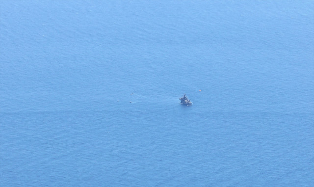 Deniz Kuvvetleri'ne ait helikopter denize acil iniş yaptı! - Resim: 2