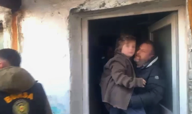Bursa'da 1 yaşında kaybolan çocuk 7 yıl sonra çöp evde bulundu annesi babası meğer... - Resim: 1