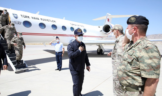 Milli Savunma Bakanı Hulusi Akar ve komutanlar Irak sınırında - Resim: 0