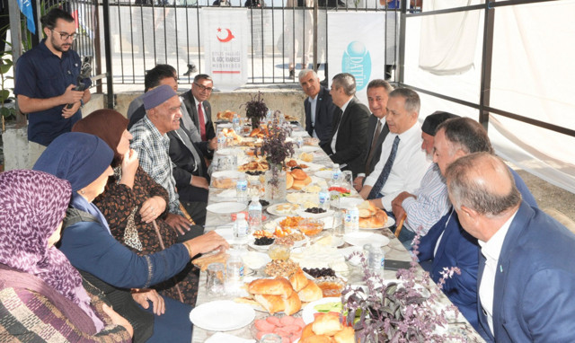 İçişleri Bakanı Ali Yerlikaya, Mizam Dede ile Ahlat'ta buluştu - Resim: 1