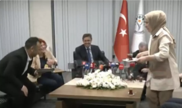 MHP-DEM Parti görüşmesine damga vuran an: Demli çay içmiyorum desem... - Resim: 1