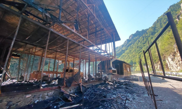 Giresun'da restoran alev alev yandı! Kullanılamaz hale geldi... - Resim: 0