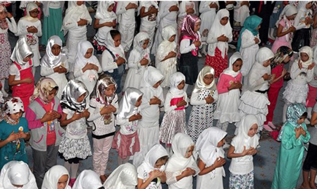 Cumhuriyet'ten derse namaz arası manşeti! O zihniyet yeniden hortladı - Resim: 0