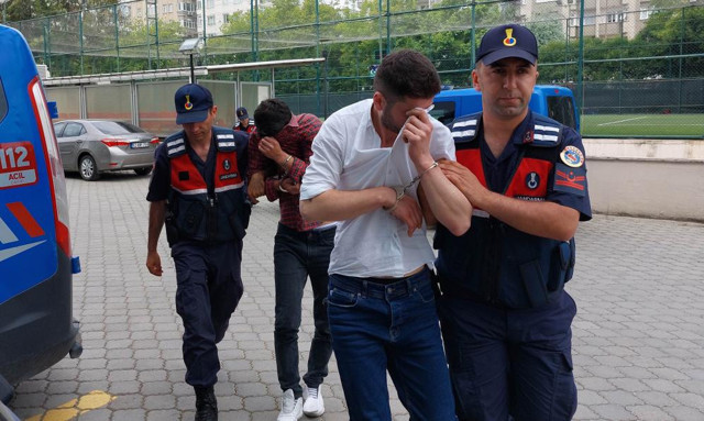 Pes dedirten hırsızlık! Elektrik sayacını panosuyla birlikte söküp çaldılar - Resim: 1