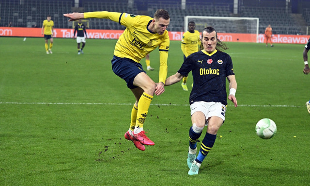 Fenerbahçe'ye yıldız isimden kötü haber! Trabzonspor maçında forma giyemeyecek - Resim: 0