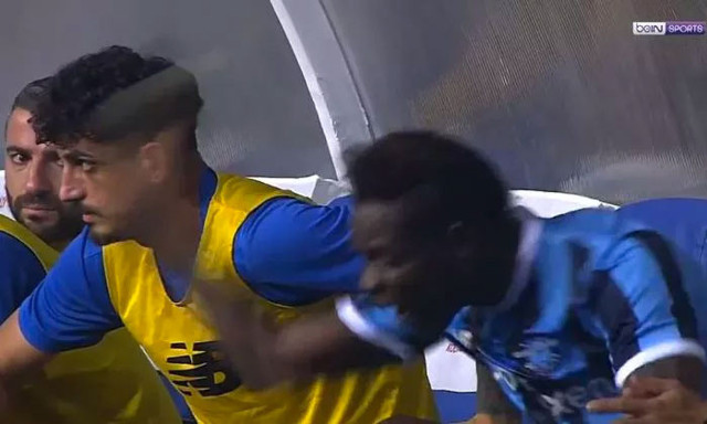 Balotelli oyundan çıktı kulübeyi yumrukladı - Resim: 0