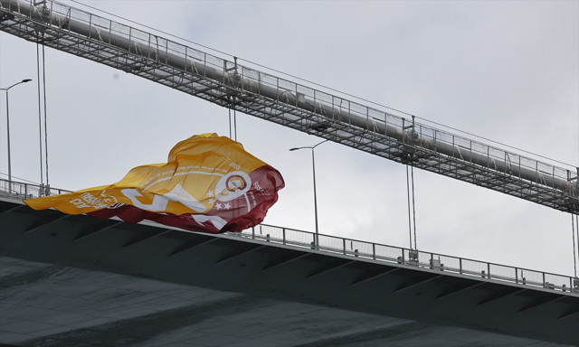 Şampiyon Galatasaray'ın bayrağı İstanbul Boğazı'nda! - Resim: 0