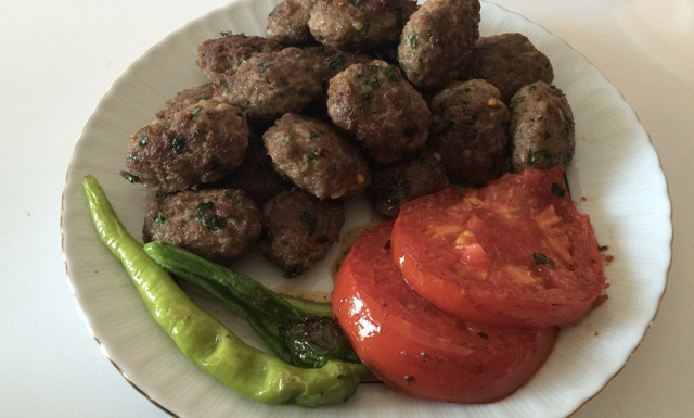 Anneniz bile size tarifini soracak! İşte damak çatlatan anne köftesi tarifi - Resim: 2