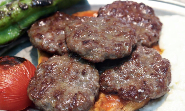 Anneniz bile size tarifini soracak! İşte damak çatlatan anne köftesi tarifi - Resim: 0