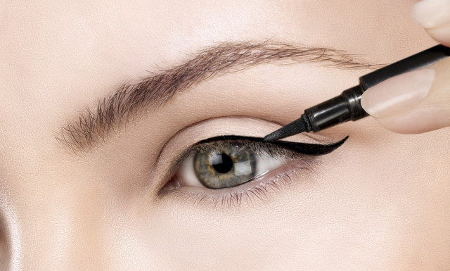 Çok istiyorum ama yapamıyorum demeyin! Kusursuz eyeliner çekmenin en pratik yoluna bakın - Resim: 2